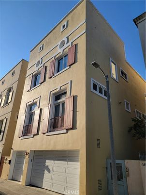 Attached, Exterior, Facade, Rowhouse