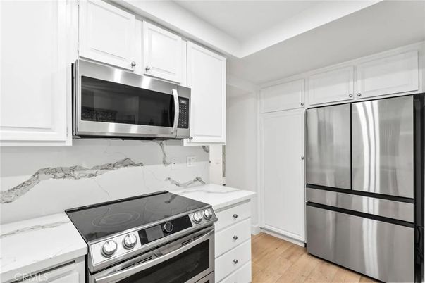 Interior, Kitchen, Stainless Steel Appliances, Wood Texture Flooring