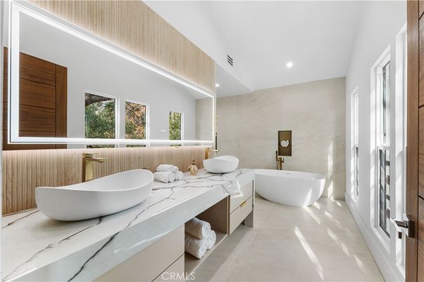 Bathroom, Dual Sink Vanities, Free Standing Baths, Interior, Recessed Lighting