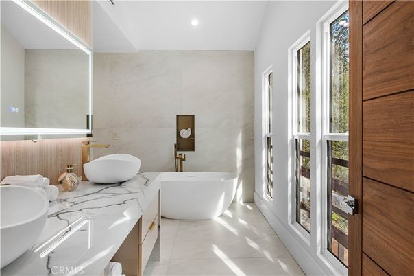 Bathroom, Dual Sink Vanities, Free Standing Baths, Interior, Recessed Lighting