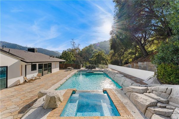 Exterior, Pool