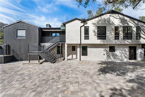 Exterior, Facade, Modern