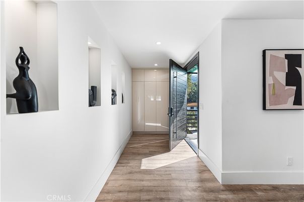 Interior, Recessed Lighting, Wood Texture Flooring