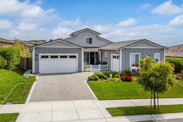Attached, Exterior, Facade, American Craftsman
