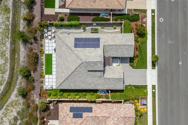 Exterior, Drone