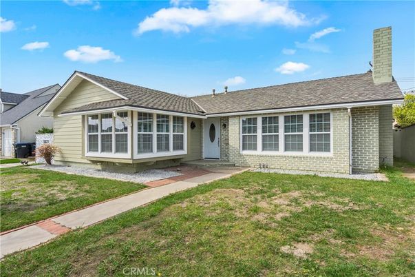 Exterior, Facade, Ranch