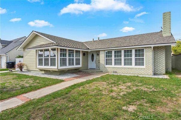 Exterior, Facade, Ranch
