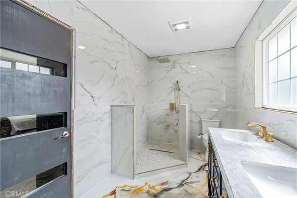Bathroom, Interior, Marble Walls, Recessed Lighting