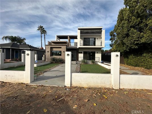 Backyard, Exterior, Facade, Modern