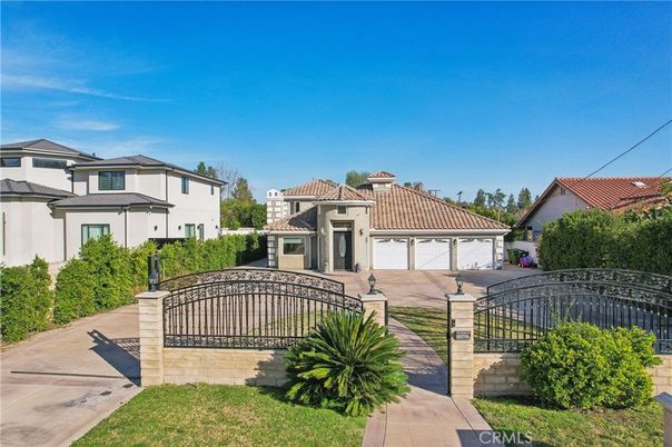 Attached, Backyard, Exterior, Facade, Mediterranean