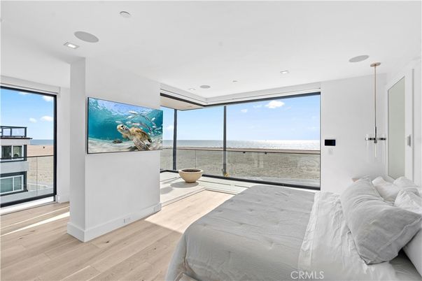 Bedroom, Interior, Pendant Lights, Recessed Lighting, Water, Wood Texture Flooring