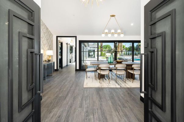 Chandelier, Dining room, Interior, Pendant Lights, Recessed Lighting, Wood Texture Flooring