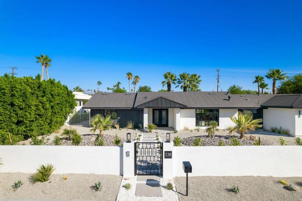 Exterior, Facade, Ranch