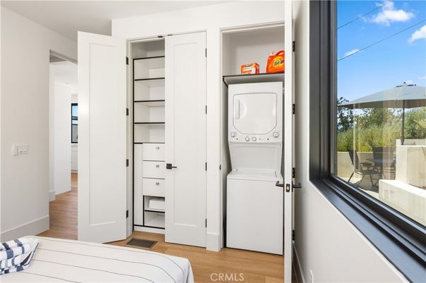 Interior, Utility Closets, Washer, Wood Texture Flooring