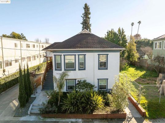 Backyard, Exterior, Facade, Georgian