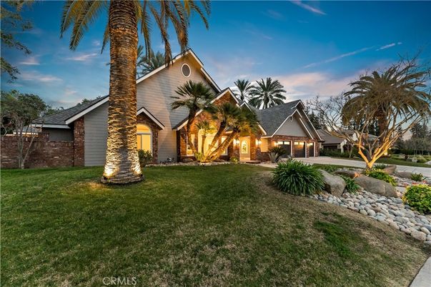 Backyard, Exterior, Facade, Ranch