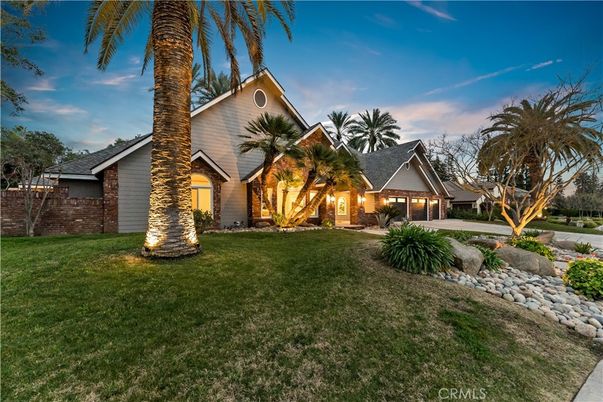 Backyard, Exterior, Facade, Ranch