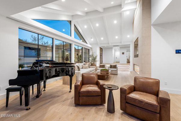 Interior, Living room, Piano, Recessed Lighting, Wood Texture Flooring