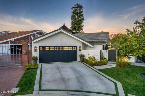 Attached, Exterior, Facade, Brick Facade, Ranch