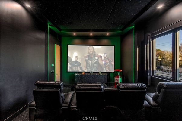 Interior, Projection Screen, Recessed Lighting, Theatre Room