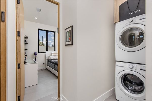 Bedroom, Interior, Recessed Lighting, Utility Closets, Washer