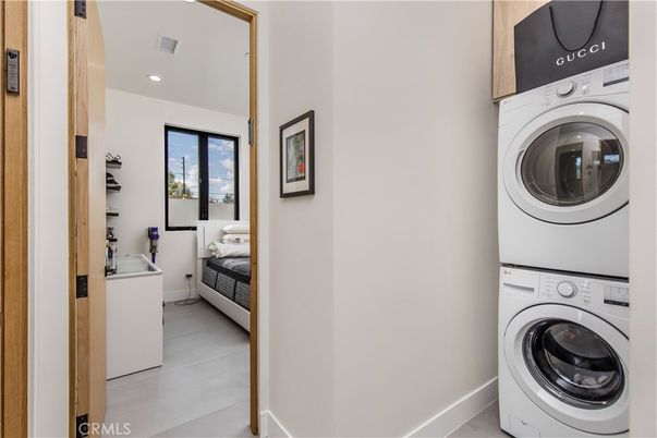Bedroom, Interior, Recessed Lighting, Utility Closets, Washer