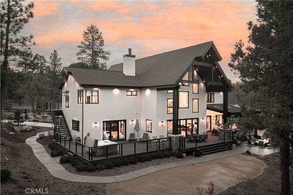 Exterior, Facade, Farmhouse