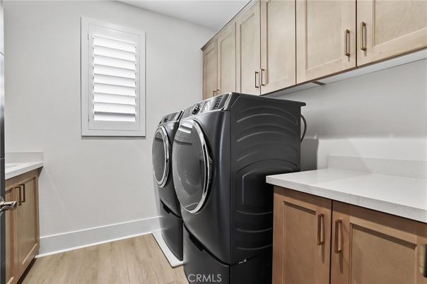 Interior, Washer, Wood Texture Flooring
