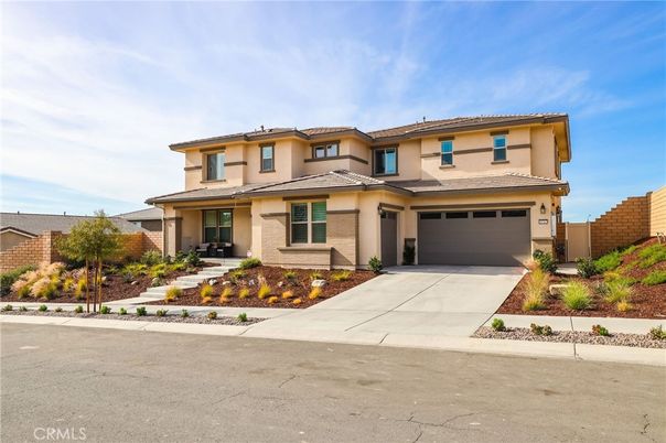 Attached, Exterior, Facade, Mediterranean