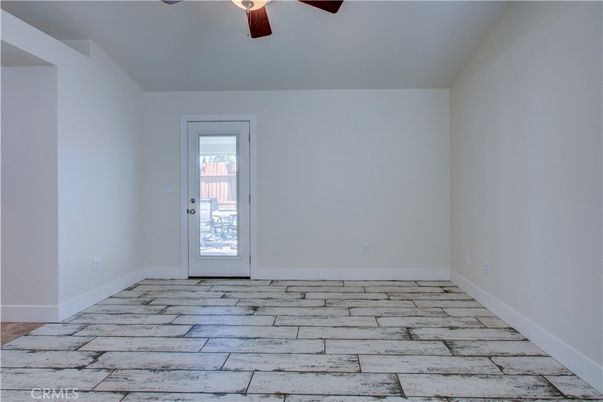Empty room, Interior