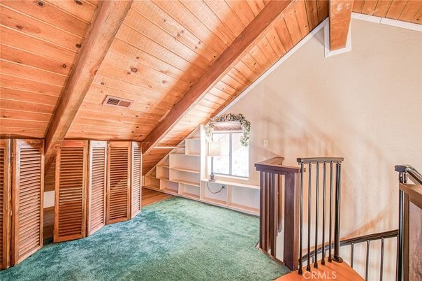 Empty room, Interior, Wooden Beams, Wooden Ceilings