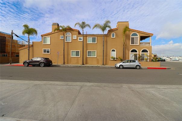 Exterior, Facade, Mediterranean