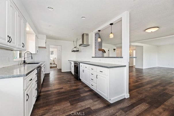 Interior, Kitchen, Pendant Lights, Recessed Lighting, Wood Texture Flooring