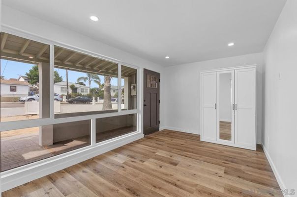 Interior, Recessed Lighting, Wood Texture Flooring