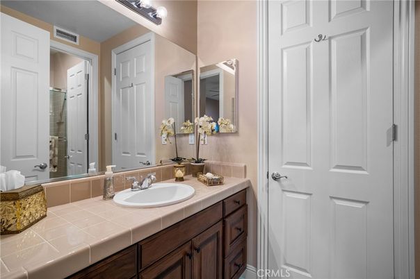 Bathroom, Interior, Tile Countertops