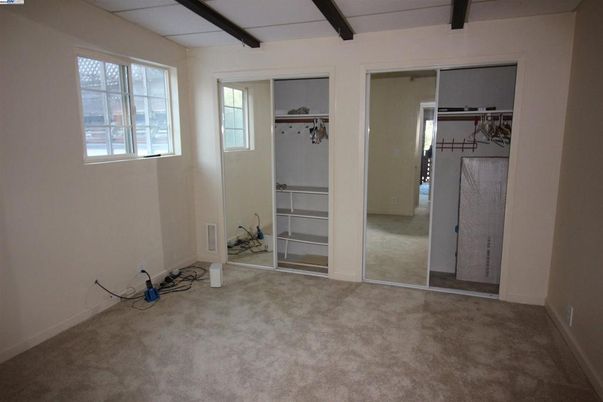 Empty room, Interior, Wooden Beams