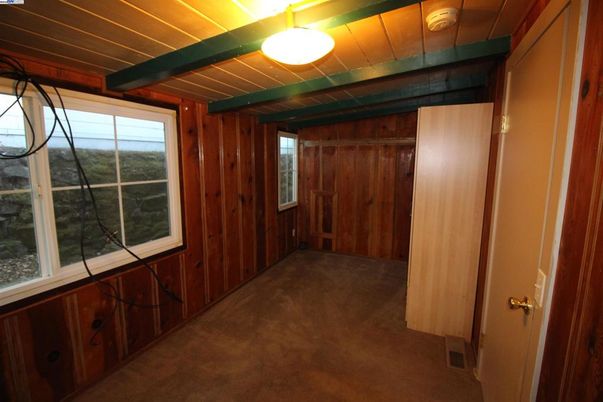 Empty room, Interior, Wooden Beams, Wooden Ceilings, Wooden Walls