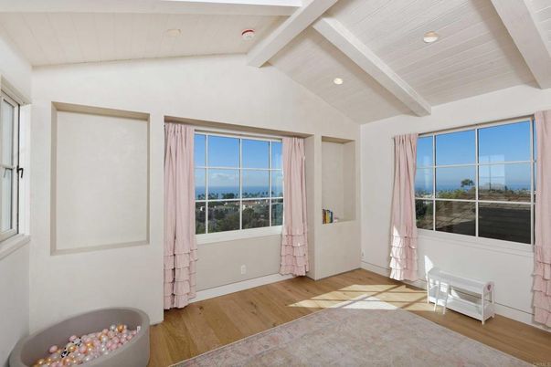 Empty room, Interior, Recessed Lighting, Water, Wood Texture Flooring