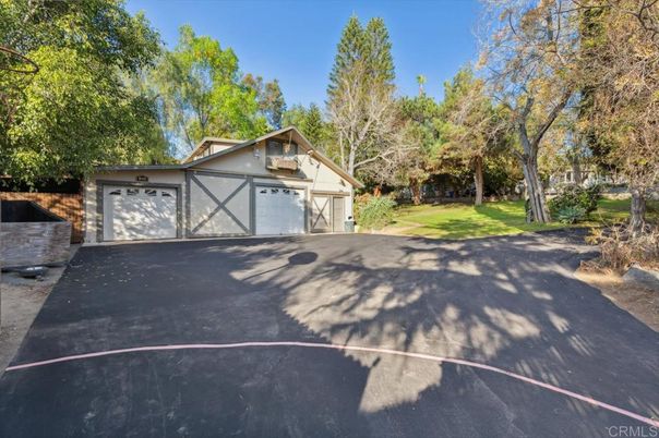 Detached Garage, Exterior