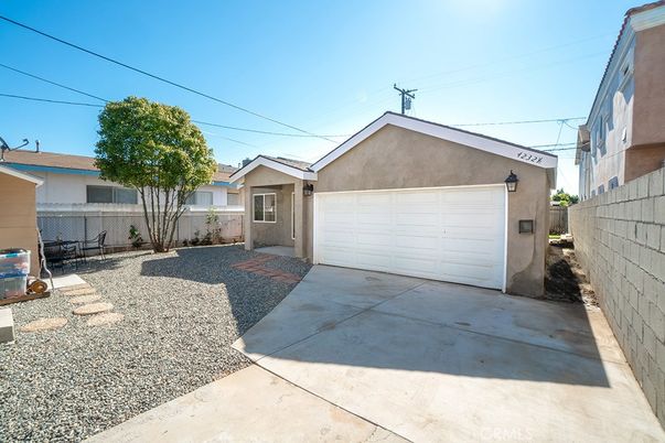 Detached Garage, Exterior