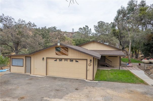 Attached, Exterior, Facade, Ranch