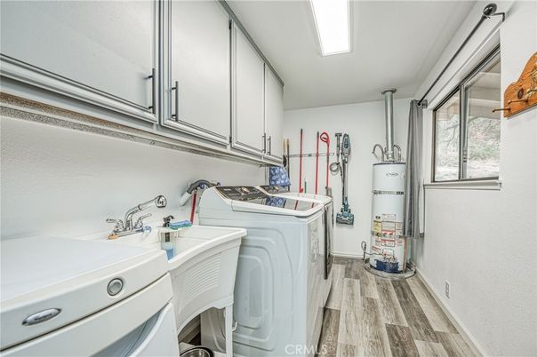 Interior, Washer, Wood Texture Flooring