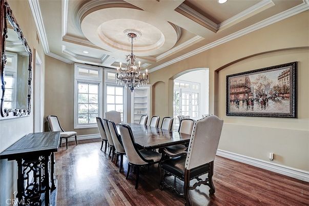 Chandelier, Dining room, Interior, Recessed Lighting, Wood Texture Flooring