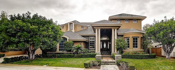 Exterior, Facade, Mediterranean