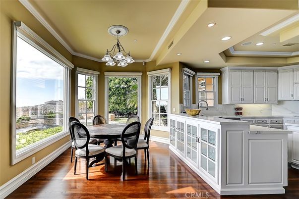 Chandelier, Dining room, Interior, Kitchen, Pendant Lights, Recessed Lighting, Wood Texture Flooring