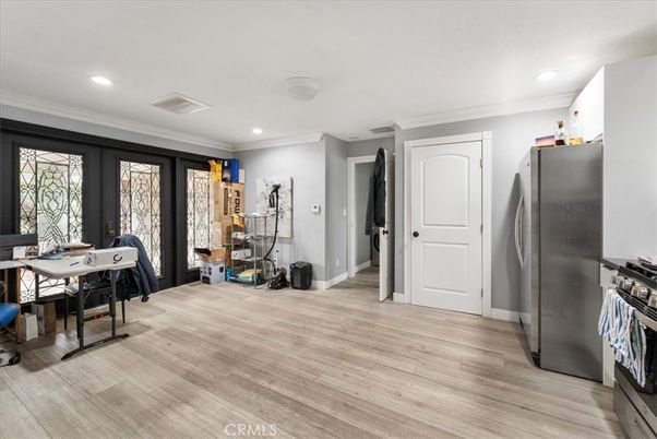 Interior, Recessed Lighting, Wood Texture Flooring