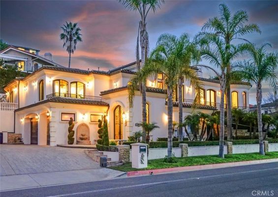 Attached, Exterior, Facade, Mediterranean