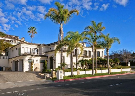 Exterior, Facade, Mediterranean