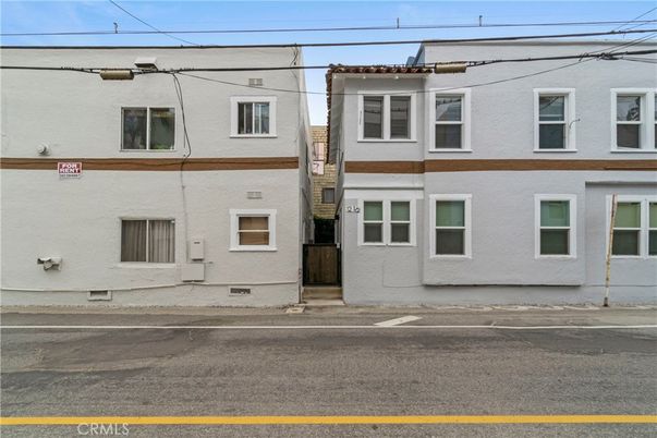 Exterior, Facade, Rowhouse