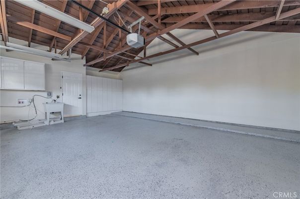 Empty room, Garage, Interior, Wooden Beams, Wooden Ceilings